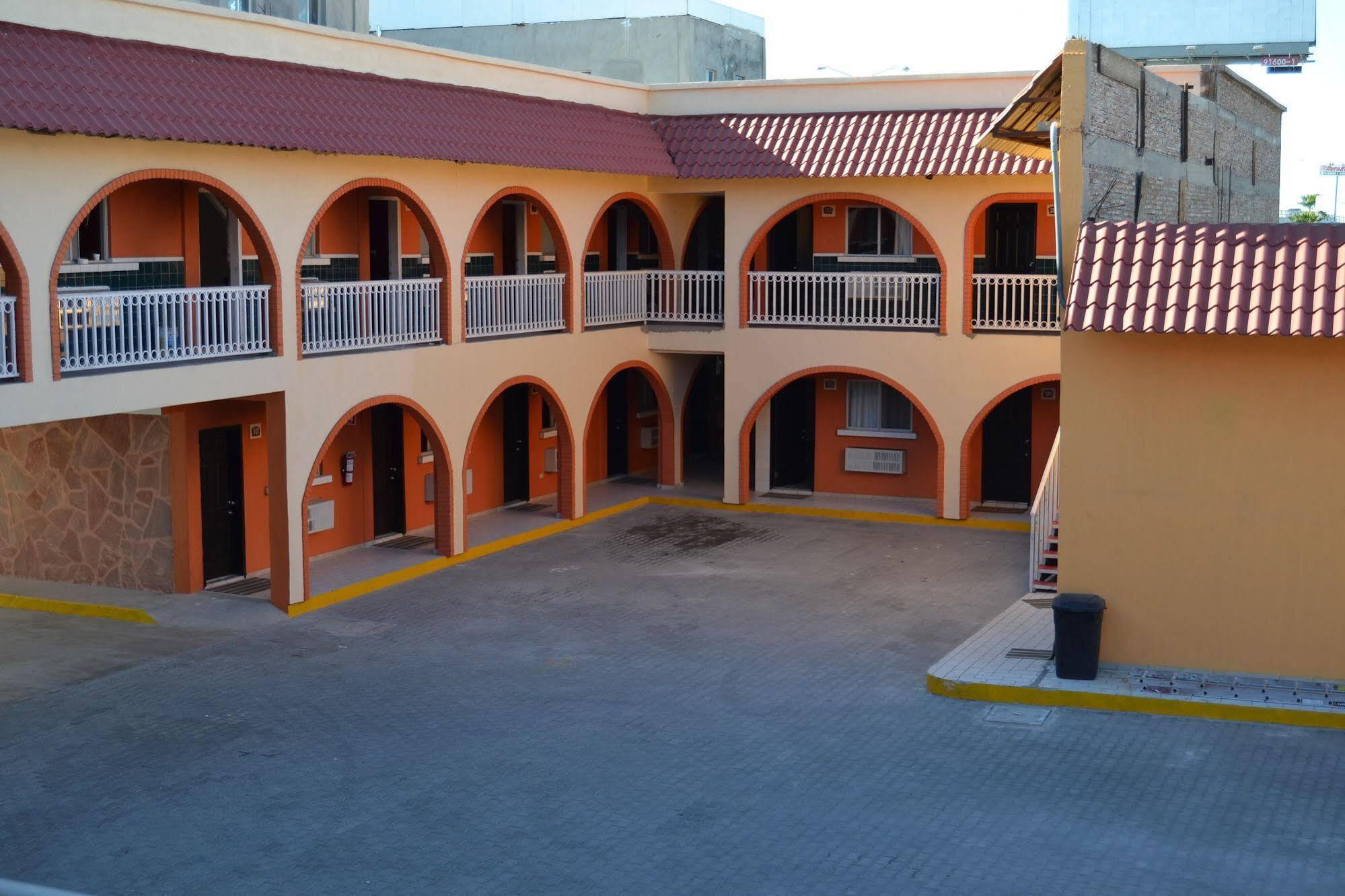Las Torres Hotel Мехикали Екстериор снимка